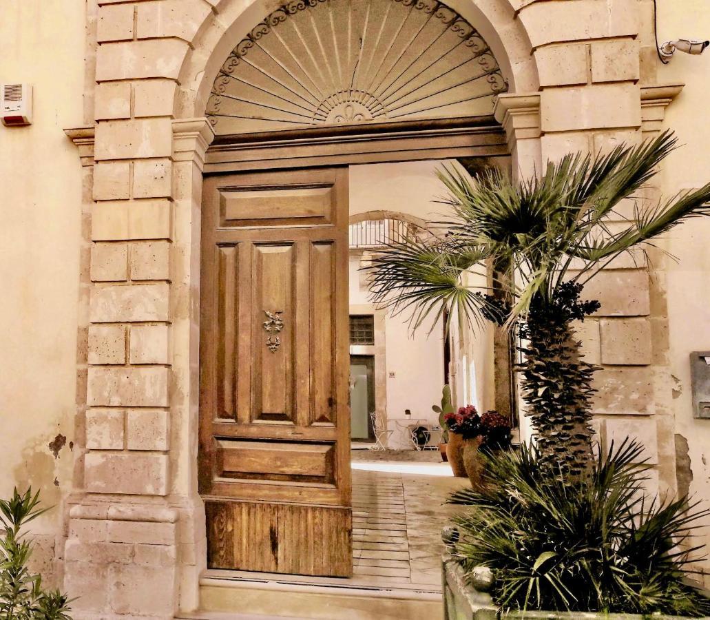 Incantevole Appartamento In Palazzo Storico Ortigia Syrakus Exterior foto