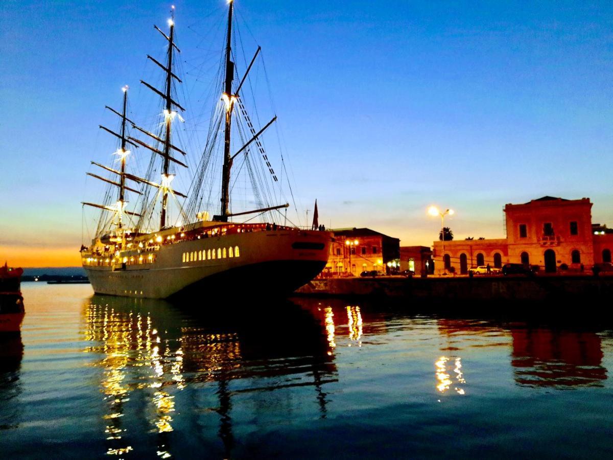 Incantevole Appartamento In Palazzo Storico Ortigia Syrakus Exterior foto
