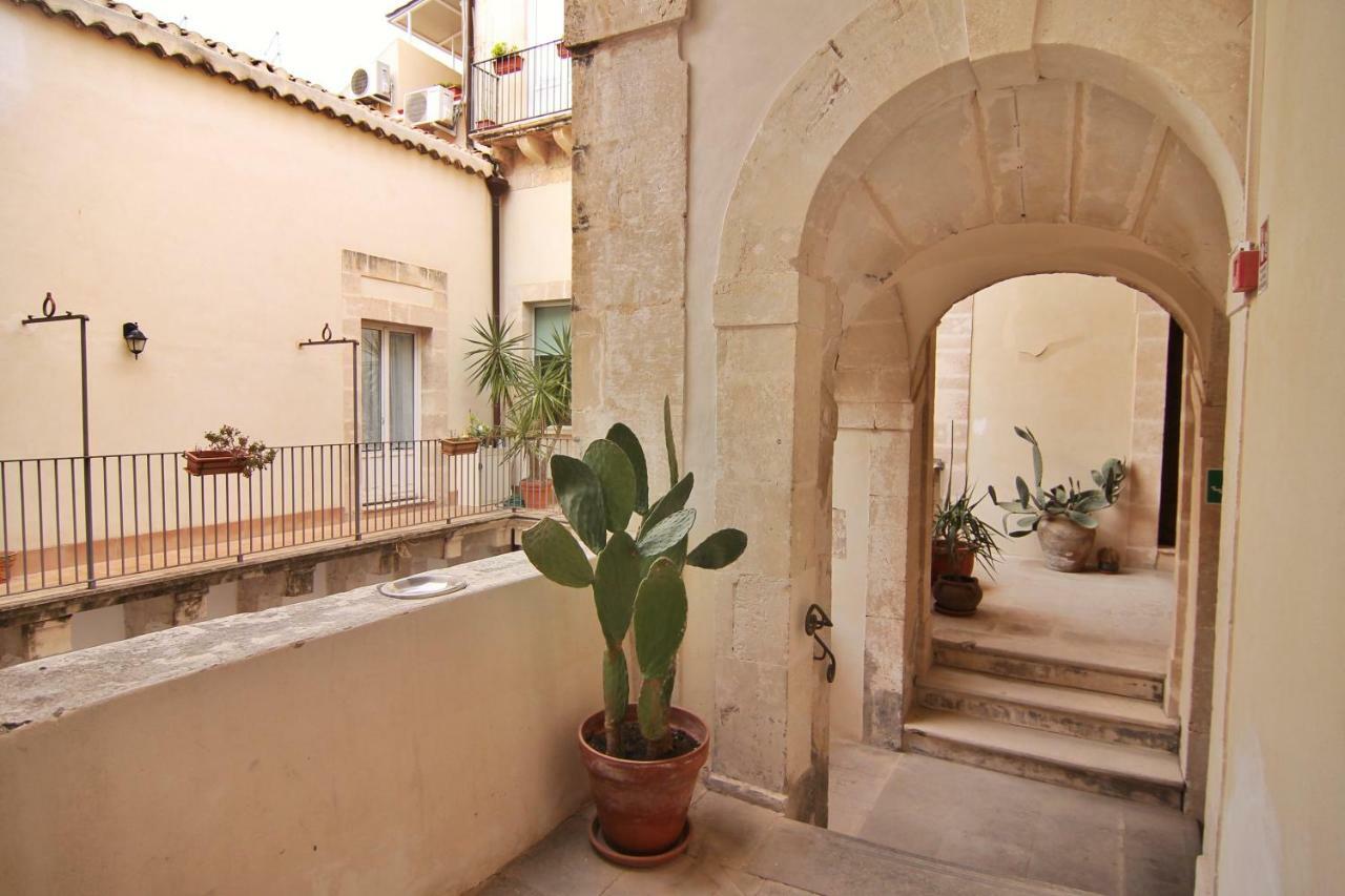 Incantevole Appartamento In Palazzo Storico Ortigia Syrakus Exterior foto