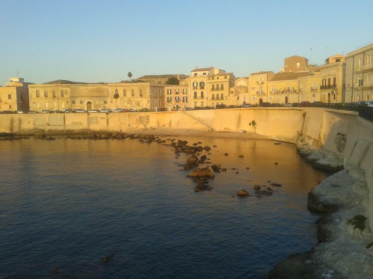 Incantevole Appartamento In Palazzo Storico Ortigia Syrakus Exterior foto