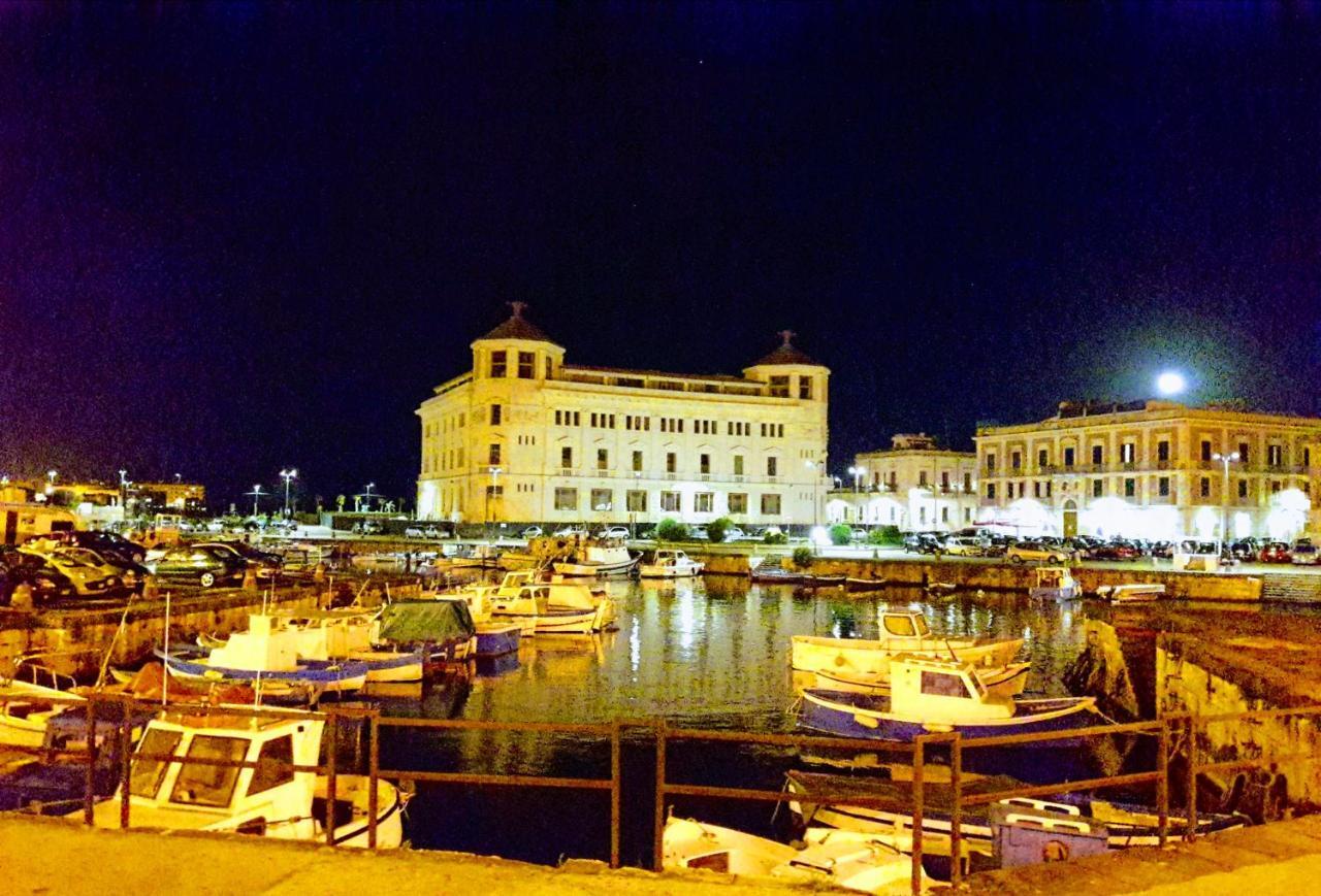 Incantevole Appartamento In Palazzo Storico Ortigia Syrakus Exterior foto